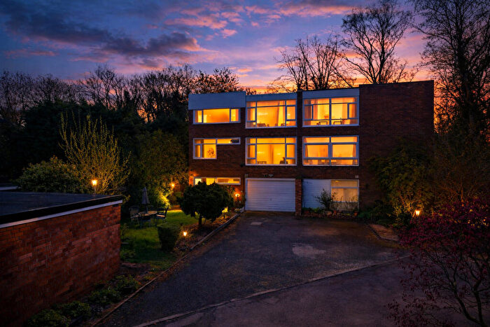 4 Bedroom Town House For Sale In Ladybrook Road, Bramhall, SK7