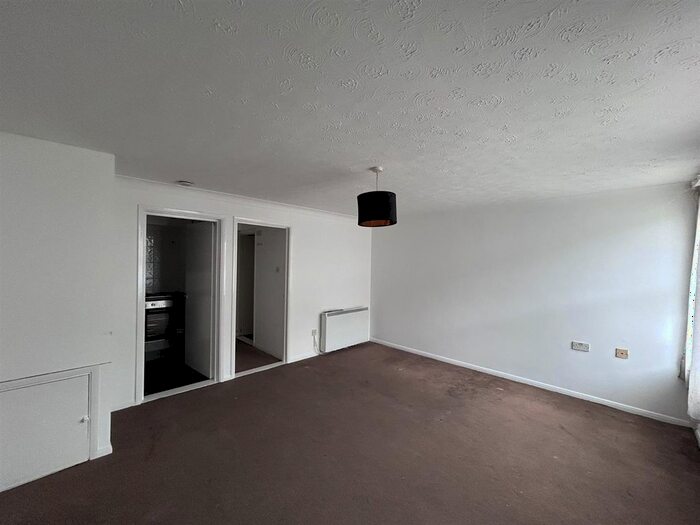 Studio To Rent In East Street, Sittingbourne, ME10