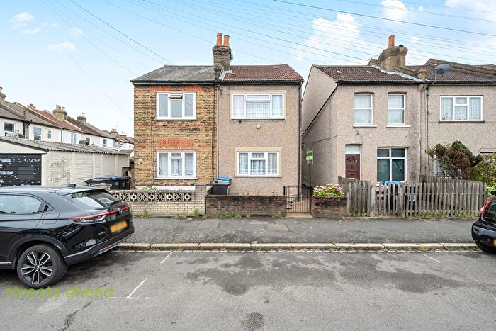2 Bedroom Semi-Detached House For Sale In Wortley Road, Croydon, CR0