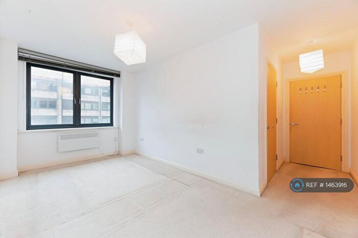 2 Bedroom Flat To Rent In Bank House, Sutton, SM1