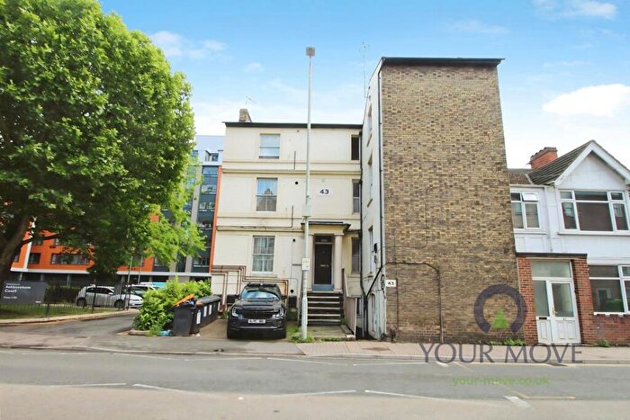 1 Bedroom Flat To Rent In Ashburnham Road, Bedford, Bedfordshire, MK40