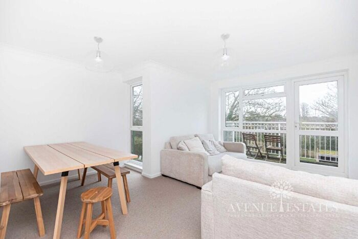 2 Bedroom Apartment For Sale In Wellington Road, Bournemouth, Dorset, BH8