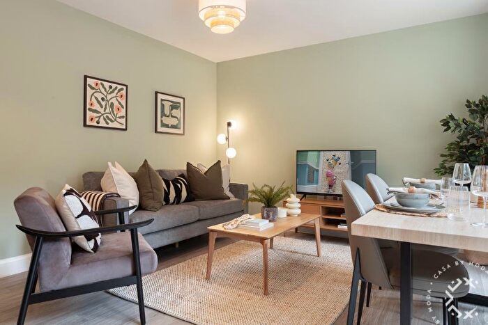 4 Bedroom Town House To Rent In Casa Abbey Court, Leeds, LS5