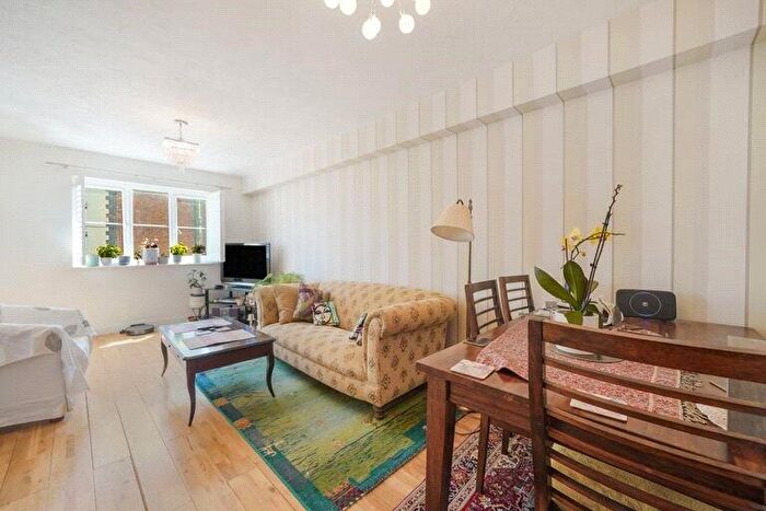 2 Bedroom Apartment For Sale In Tennyson Close, Scotland Green Road, Enfield, EN3