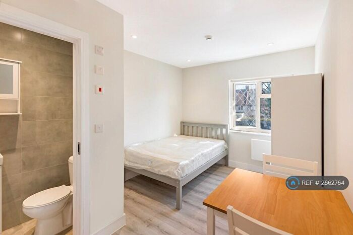 Studio To Rent In Lime Close, South Ockendon, RM15