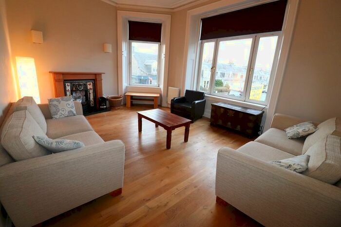 3 Bedroom Flat To Rent In Rosemount Place, First Floor Left, AB25