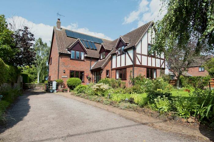 5 Bedroom Detached House For Sale In Vicarage Road, Great Hockham, Thetford, Norfolk, IP24