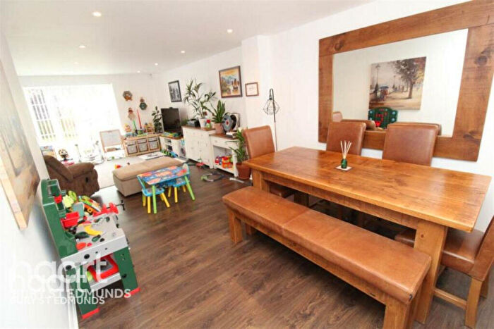 6 Bedroom Detached House To Rent In Bilberry Close, Bury St Edmunds, IP28