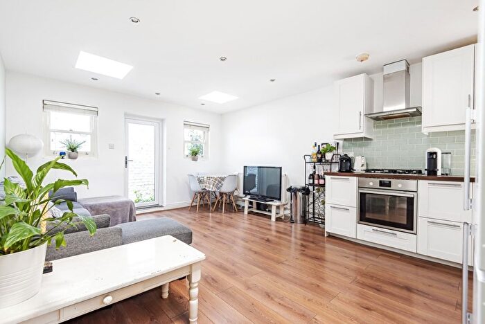 3 Bedroom Flat For Sale In Landor Road, London, SW9