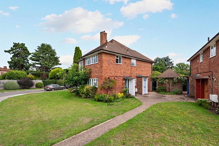 2 Bedroom Flat To Rent In Heath Mead, Wimbledon, London, SW19