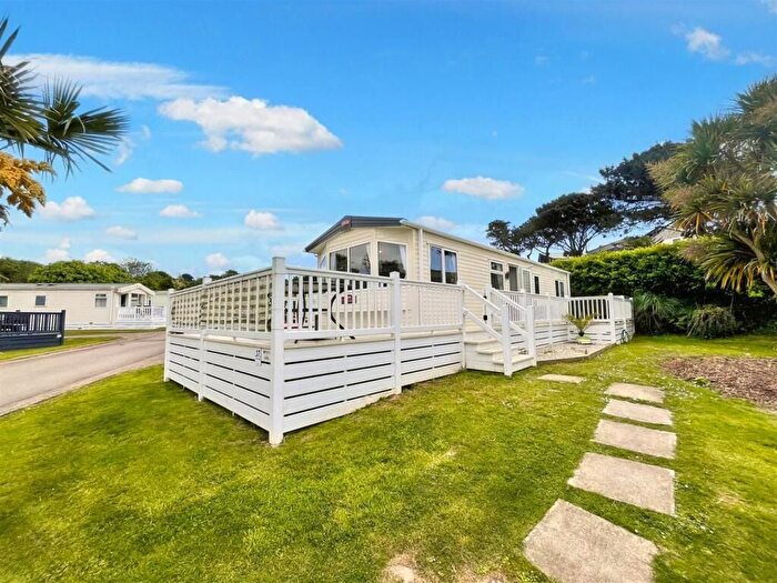 2 Bedroom Park Home For Sale In Holiday Lodge, Praa Sands, TR20