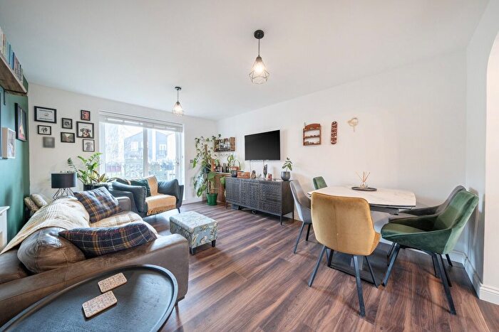 2 Bedroom Flat For Sale In Blytheswood Place, Streatham, London, SW16