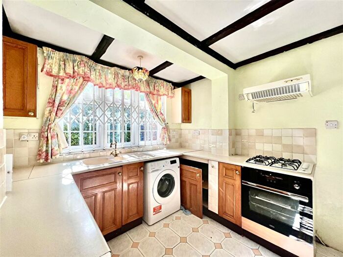 3 Bedroom End Terrace House For Sale In Hanworth Road, Hounslow, TW3