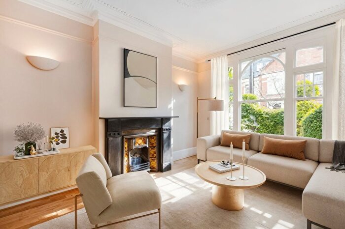 4 Bedroom Terraced House To Rent In Bovingdon Road, Parsons Green, London, SW6