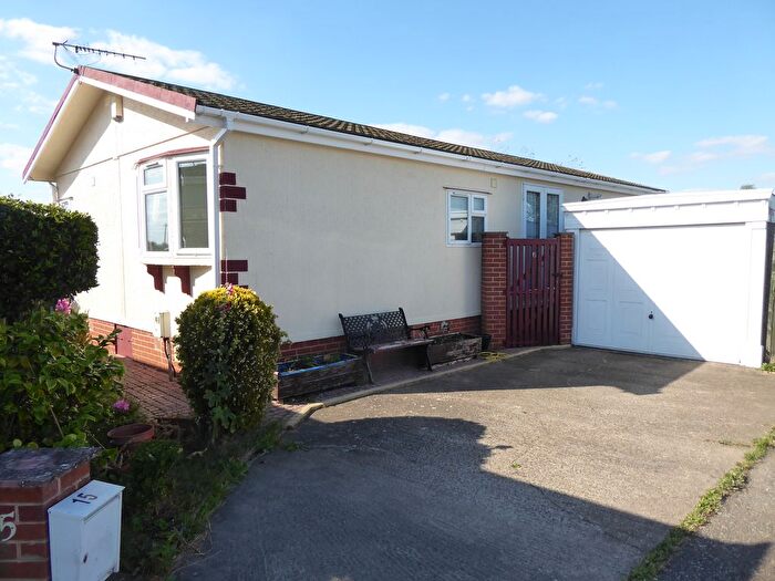 2 Bedroom Mobile/park Home For Sale In Shortferry Park, Fiskerton, LN3
