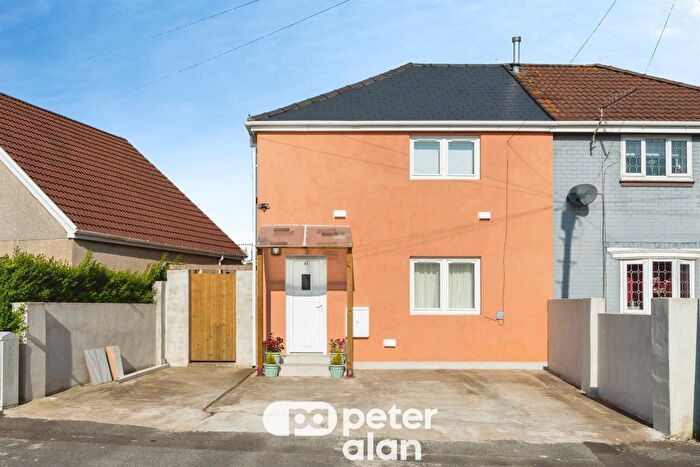 3 Bedroom Semi-Detached House For Sale In Eigen Crescent, Mayhill, Swansea, SA1