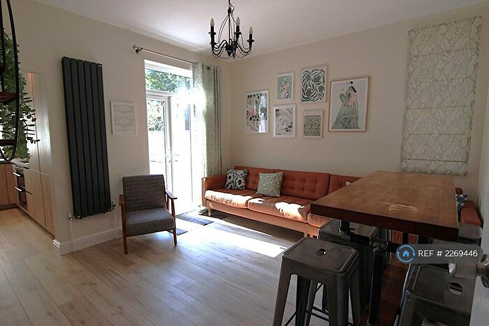 5 Bedroom Semi-Detached House To Rent In Trinity Avenue, Nottingham, NG7