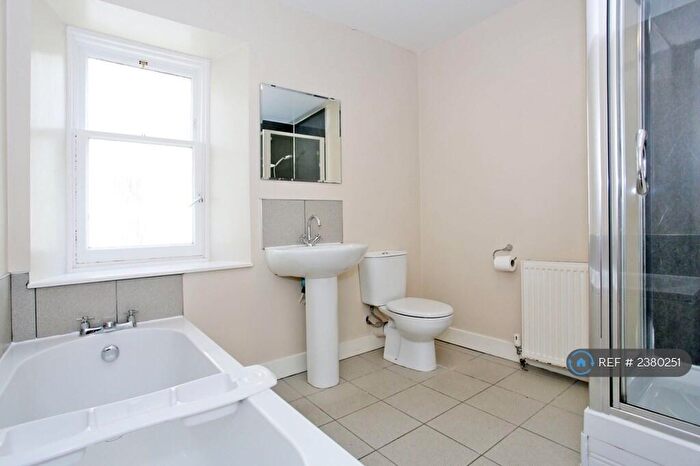 5 Bedroom Flat To Rent In Lilybank Place, Aberdeen, AB24