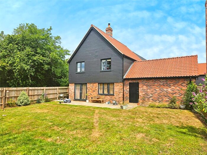 4 Bedroom Detached House For Sale In Goodrum Close, Ashwellthorpe, Norwich, Norfolk, NR16