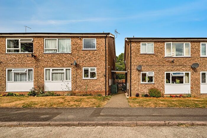 2 Bedroom Maisonette For Sale In Parliament Road, Thame, OX9