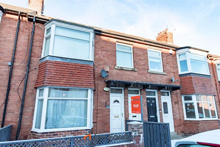 2 Bedroom Flat To Rent In Biddlestone Road, Newcastle Upon Tyne, NE6