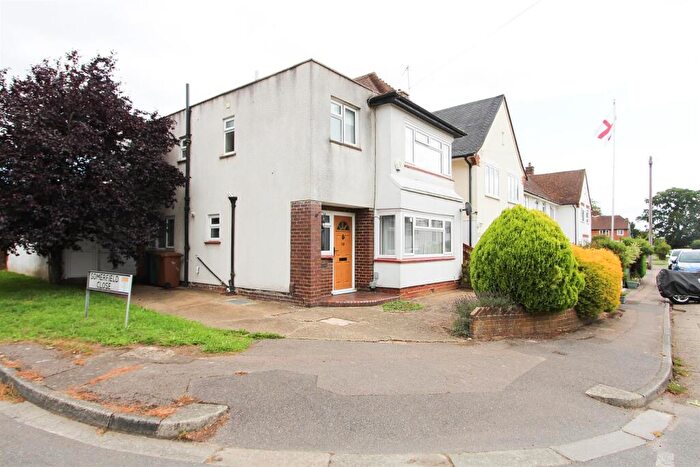 3 Bedroom House To Rent In Ballards Green, Burgh Heath, KT20