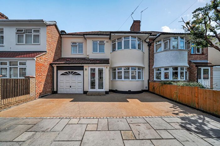 3 Bedroom Semi Detached House For Sale In Gipsy Road, Welling, DA16