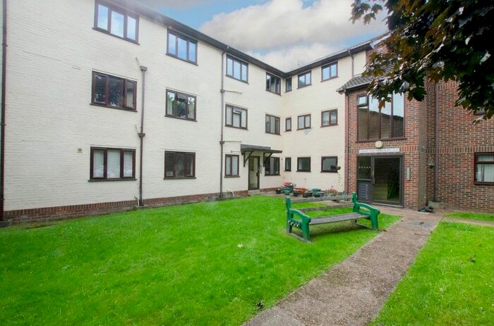 1 Bedroom Flat To Rent In Cherry Tree Court, Leigh Road, Eastleigh, SO50