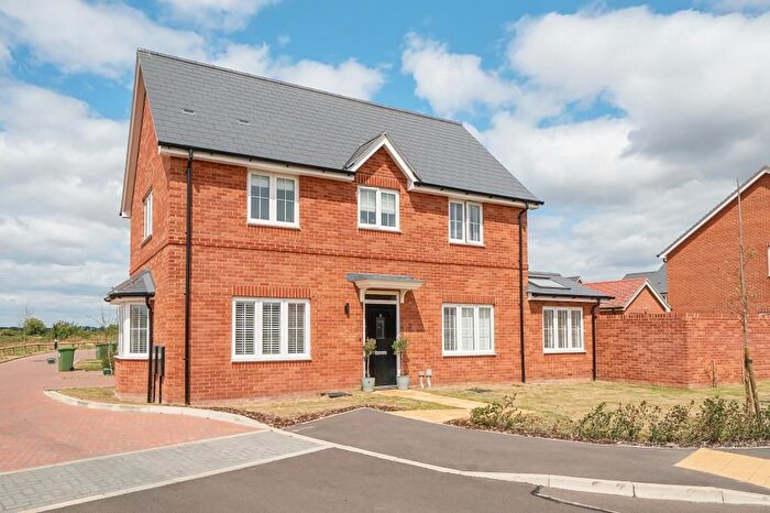 3 Bedroom Detached House For Sale In Great Mead, Benson, OX10
