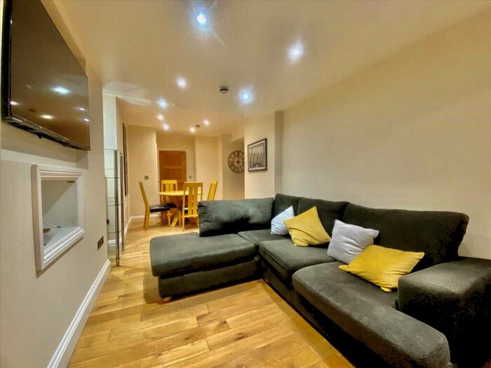 6 Bedroom House To Rent In Houndiscombe Road, Plymouth, PL4