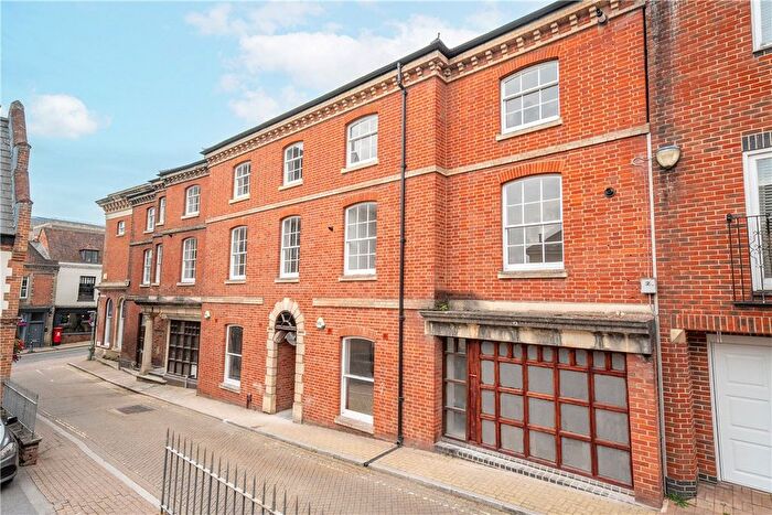 1 Bedroom Flat To Rent In Westgate Chambers, Staple Gardens, Winchester, Hampshire, SO23