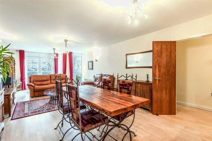 2 Bedroom Apartment To Rent In The Meridian, Kenavon Drive, Reading, Berkshire, RG1