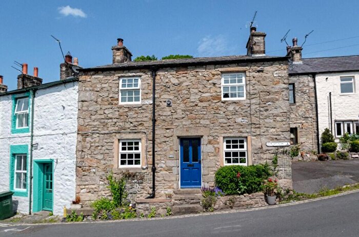 2 Bedroom Cottage For Sale In Victoria Street, Settle, North Yorkshire, BD24