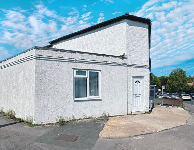 2 Bedroom Maisonette To Rent In Warren Road, Shirley, SO16