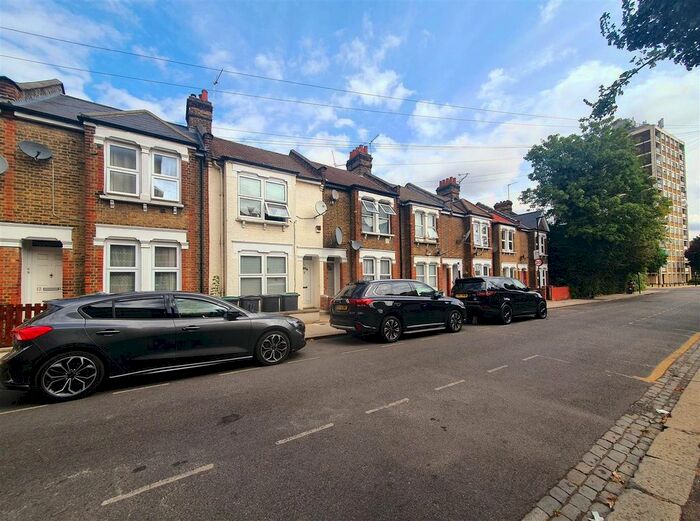 2 Bedroom Flat To Rent In Harold Road, London, N15