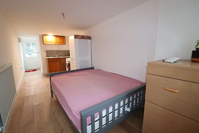 Studio To Rent In Fullwell Avenue, Ilford, IG5