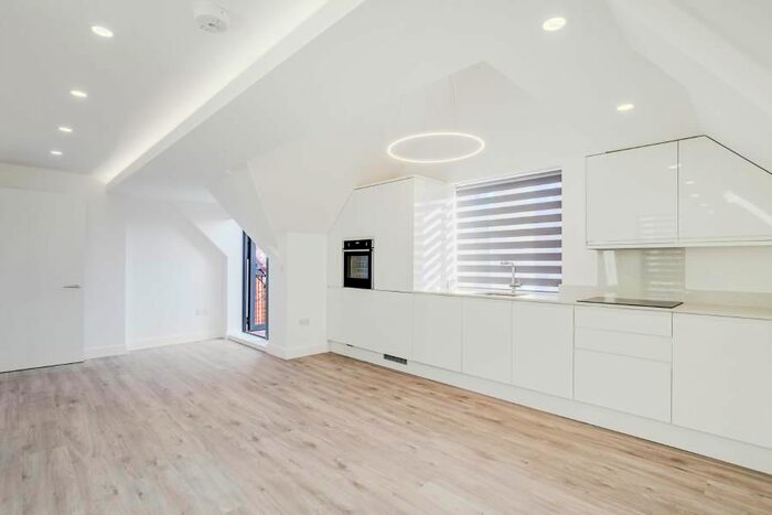 2 Bedroom Flat To Rent In Golders Green Road, London, NW11