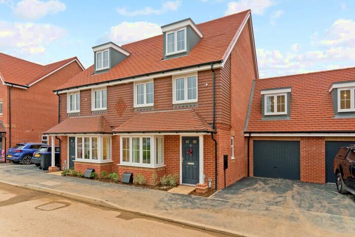 4 Bedroom Semi-Detached House To Rent In Keywood Drive, Hersham, KT12