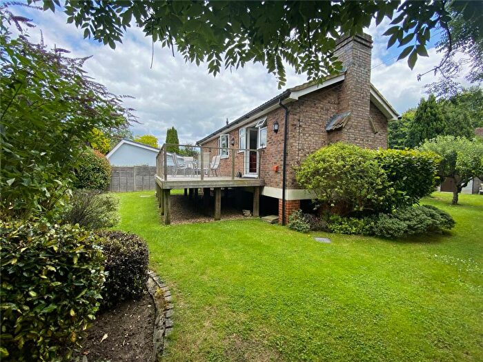 3 Bedroom Bungalow To Rent In Laleham Reach, Chertsey, Surrey, KT16