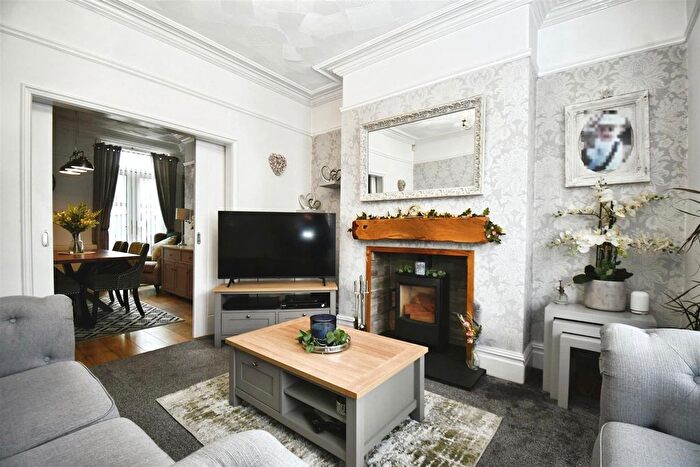 3 Bedroom End Of Terrace House For Sale In Summergangs Road, Hull, HU8