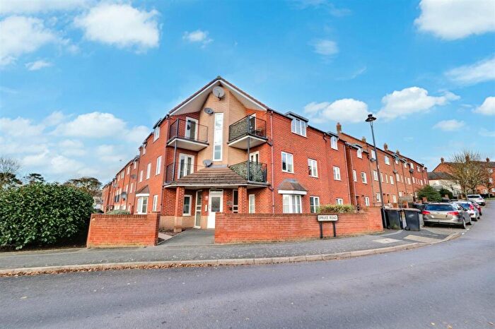 2 Bedroom Flat For Sale In Spruce Road, Nuneaton, CV10
