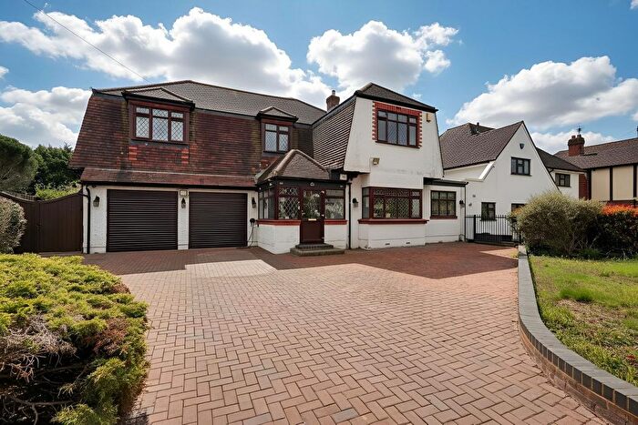 5 Bedroom Detached House For Sale In Nelmes Crescent, Hornchurch, RM11