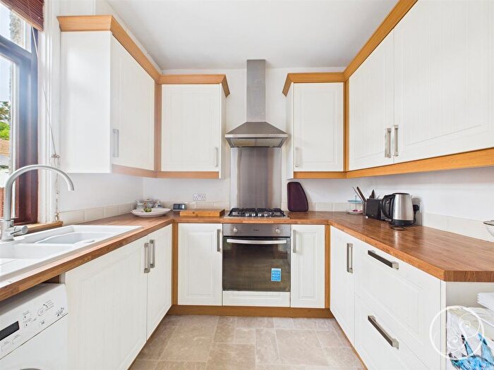 2 Bedroom Cottage For Sale In Leeds Road, Barwick In Elmet, Leeds, LS15
