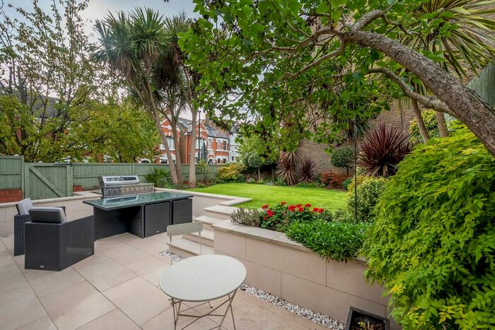 2 Bedroom Flat To Rent In Leopold Road, Wimbledon, London, SW19