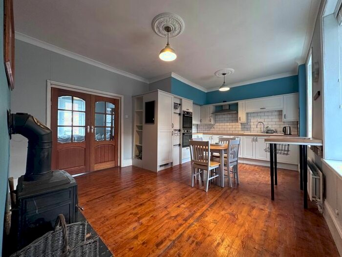 4 Bedroom Semi-Detached House To Rent In Kitchener Street, Gateshead, NE9