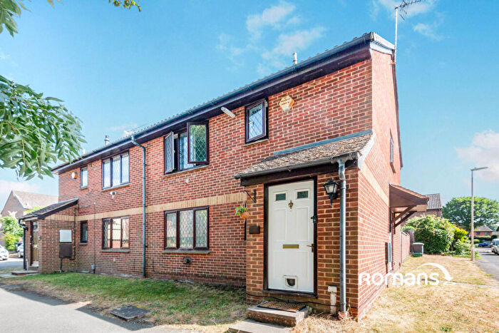 1 Bedroom Flat To Rent In Tesimond Drive, Yateley, Hampshire, GU46
