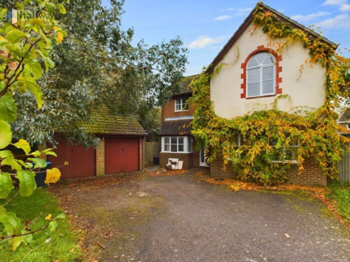 4 Bedroom Detached House To Rent In Drake Avenue, Caterham, CR3