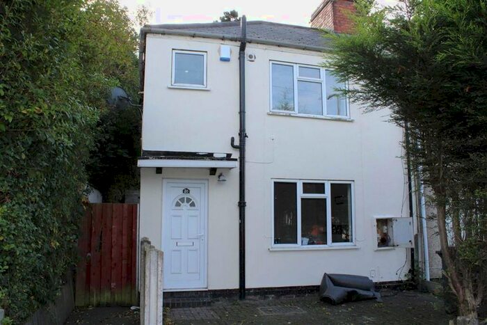 3 Bedroom Semi-Detached House To Rent In Mill Street, Bilston, WV14