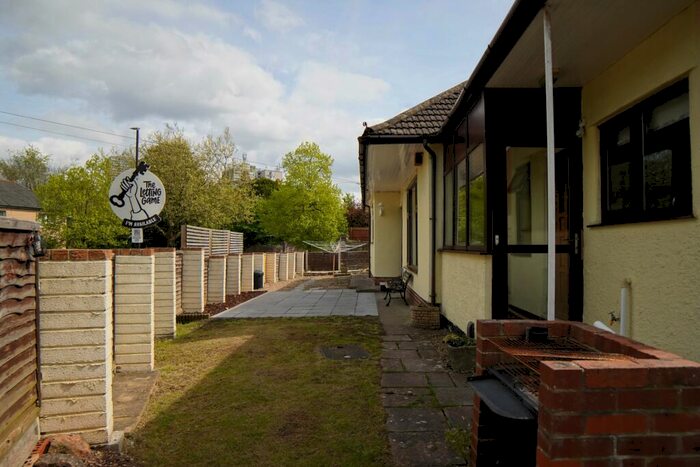 2 Bedroom Detached Bungalow To Rent In Old Barrow Hill, Shirehampton, Bristol, BS11