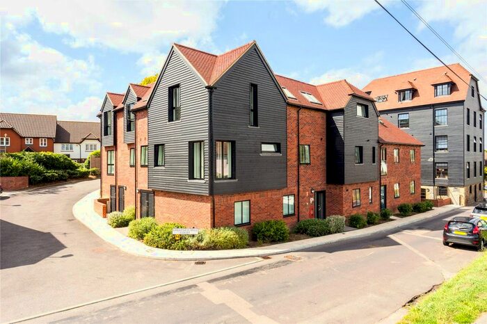 2 Bedroom Flat To Rent In Greatness Mill Court, Sevenoaks, Kent, TN14